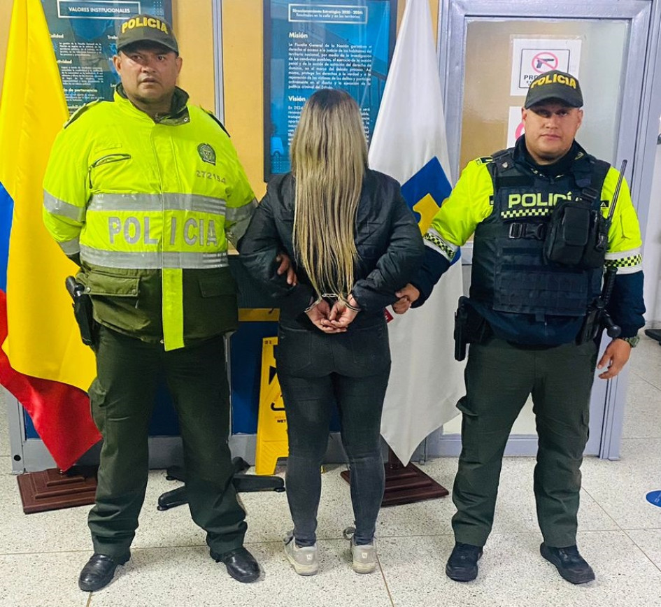 Según la Policía, la mujer intentó agredir y amenazó a los uniformados. Según la Policía, la mujer intentó agredir y amenazó a los uniformados.