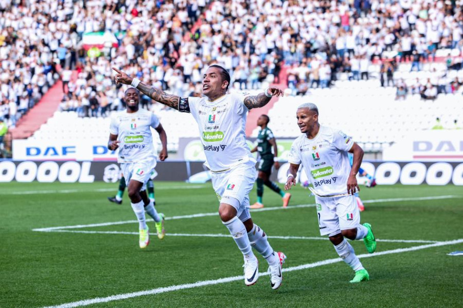 Dayro Moreno celebra uno de sus dos goles de este sábado en el triunfo del Once Caldas ante el Deportivo Cali 4-1 en el estadio Palogrande. Dayro Moreno celebra uno de sus dos goles de este sábado en el triunfo del Once Caldas ante el Deportivo Cali 4-1 en el estadio Palogrande.