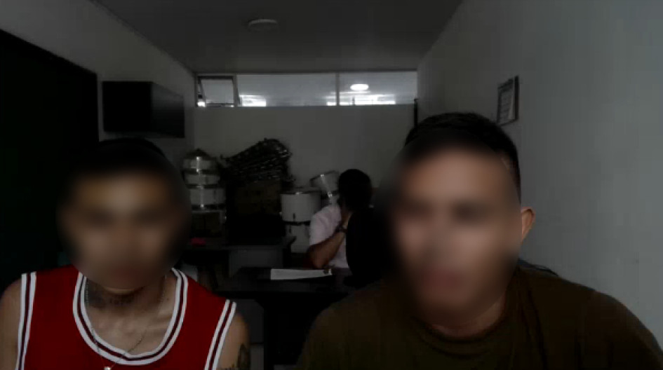 Keiner y Luis son señalados de expender estupefacientes en el sector del Hueco, en Chinchiná. Keiner y Luis son señalados de expender estupefacientes en el sector del Hueco, en Chinchiná.