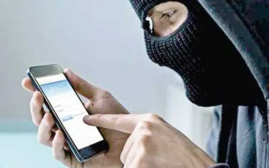 Los delincuentes suplantan a ciudadanos en el exterior para estafar y extorsionar a sus conocidos en Colombia. Los delincuentes suplantan a ciudadanos en el exterior para estafar y extorsionar a sus conocidos en Colombia.