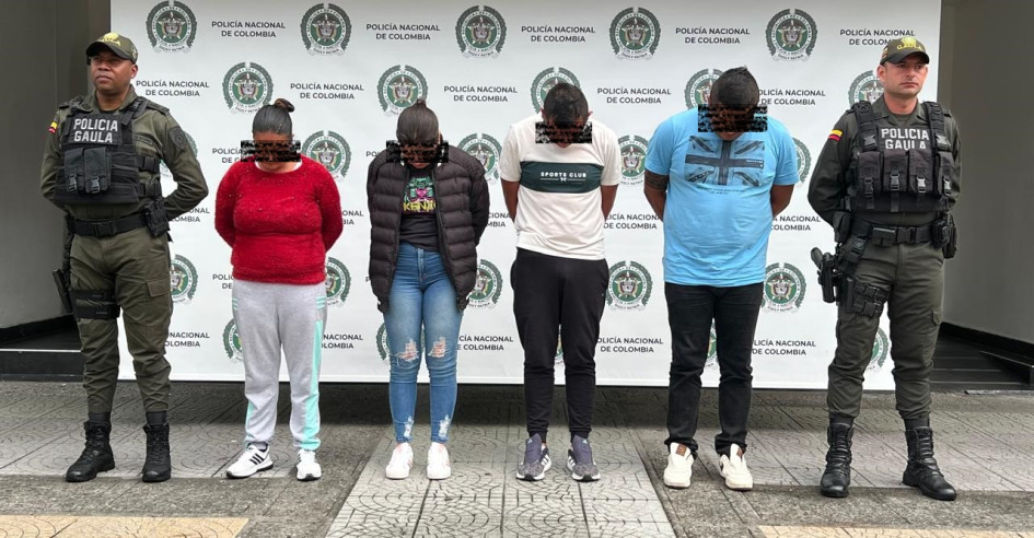 Los cuatro capturados habrían engañado a 20 personas en Manizales. Los cuatro capturados habrían engañado a 20 personas en Manizales.