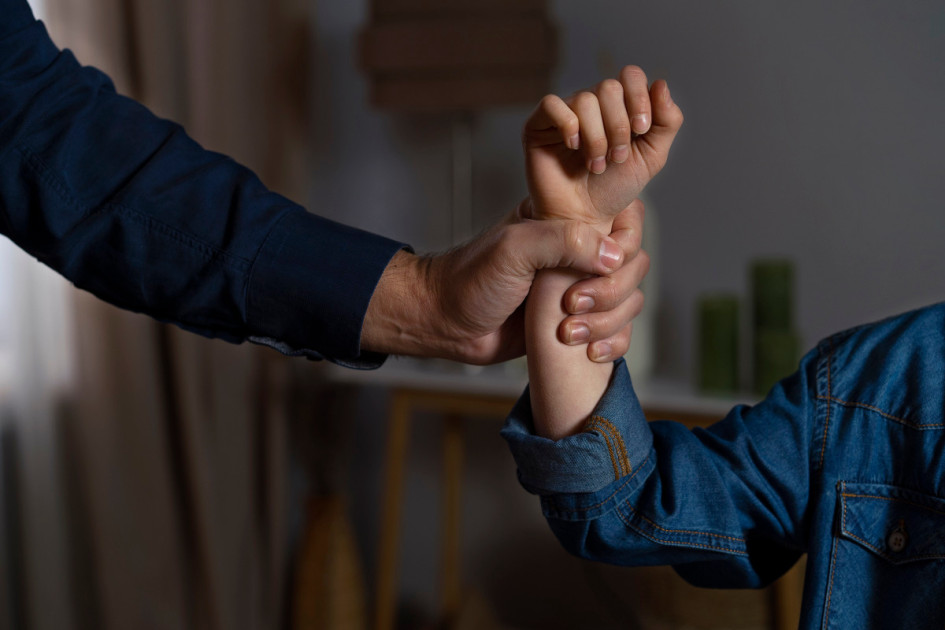 La afectada tuvo que recibir valoración médica a causa de las lesiones que sufrió. La afectada tuvo que recibir valoración médica a causa de las lesiones que sufrió.