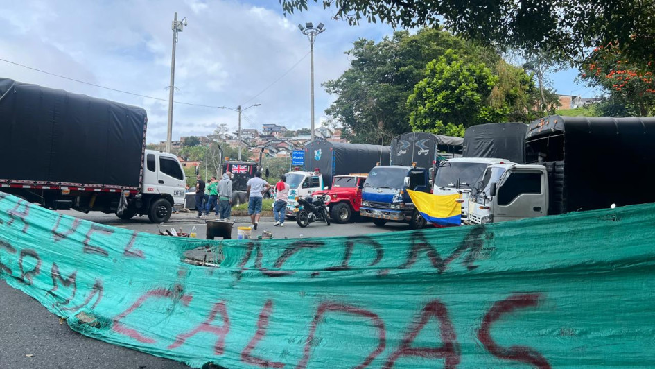 Cierre en el ingreso a Anserma, por la Troncal de Occidente. Cierre en el ingreso a Anserma, por la Troncal de Occidente.