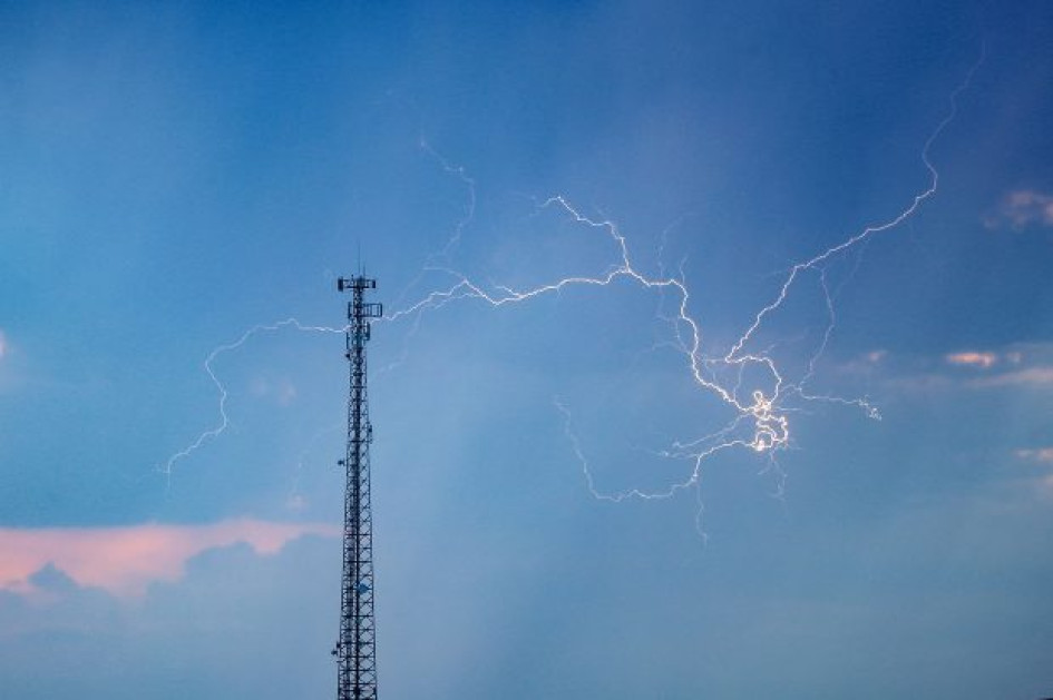 Amenaza de rayos en Colombia. Una iniciativa de la Unal sede Manizales tiene como propósitos abordar y mitigar los riesgos asociados con eventos climáticos severos. Amenaza de rayos en Colombia. Una iniciativa de la Unal sede Manizales tiene como propósitos abordar y mitigar los riesgos asociados con eventos climáticos severos.