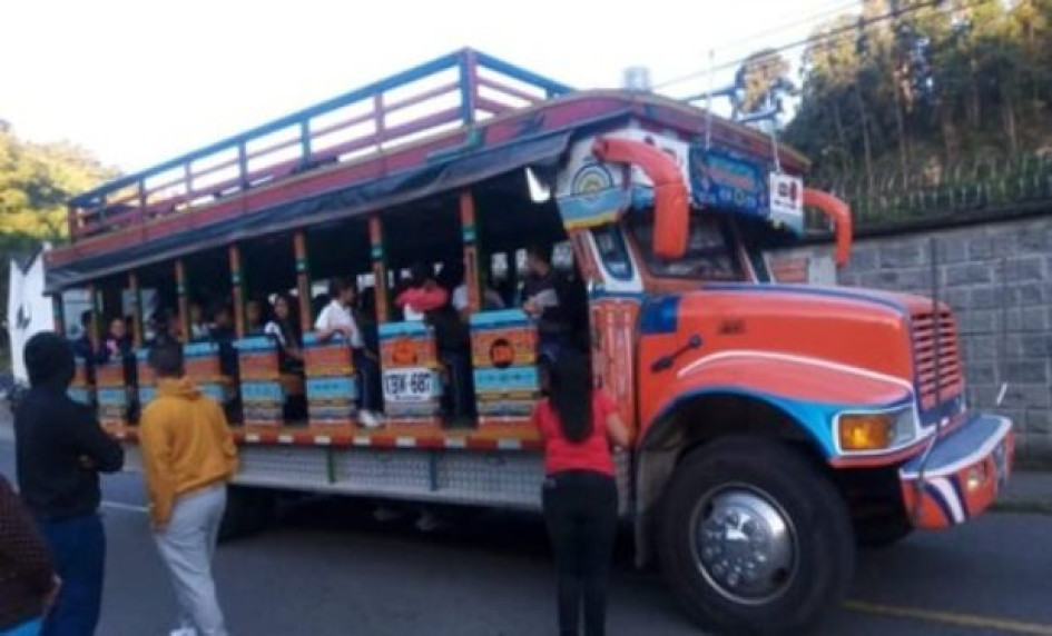 El proceso de contratación actual asegura la prestación del servicio de transporte escolar durante 34 días académicos, de un total de 57 días que comprende el semestre El proceso de contratación actual asegura la prestación del servicio de transporte escolar durante 34 días académicos, de un total de 57 días que comprende el semestre