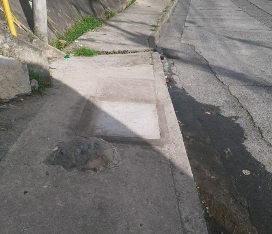 La empresa de conexiones de fibra óptica realizó la reparación de la recámara en el sector de la calle 10B con carrera 32 del barrio Centenario. La empresa de conexiones de fibra óptica realizó la reparación de la recámara en el sector de la calle 10B con carrera 32 del barrio Centenario.