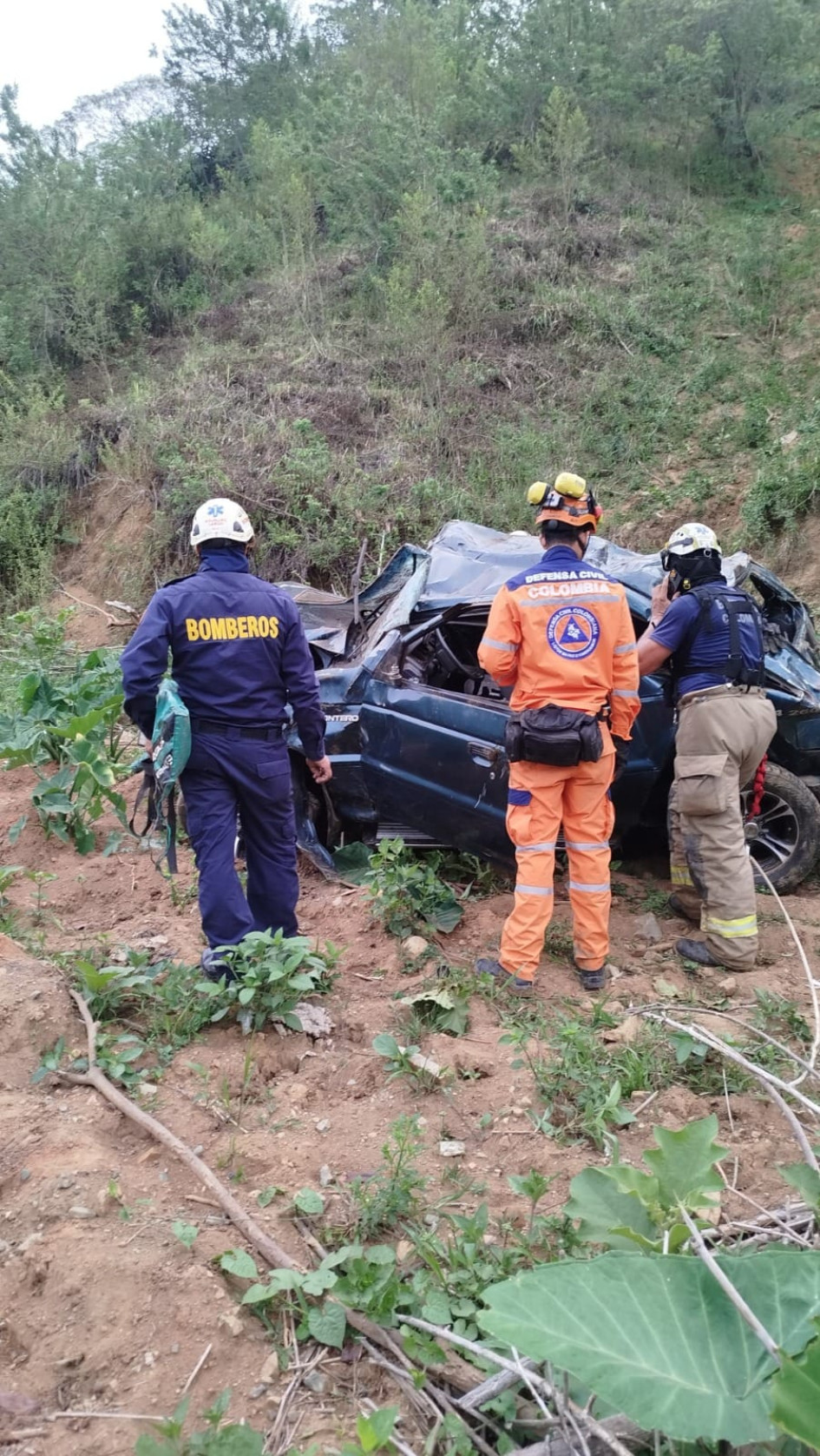 Foto cortesía Informador de Occidente. Así quedó el carro. Foto cortesía Informador de Occidente. Así quedó el carro.