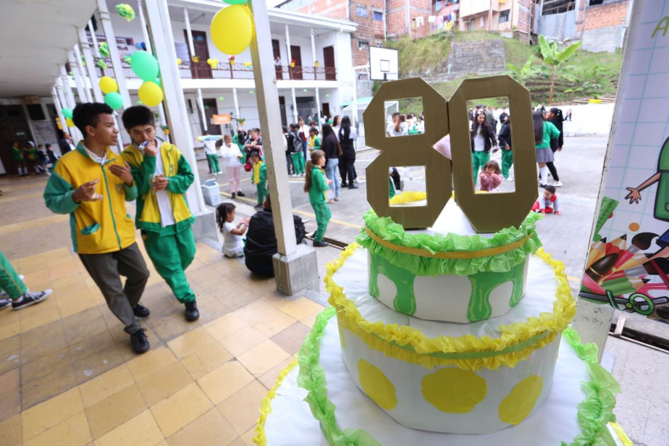 La comunidad educativa de la Gran Colombia festeja con actividades científicas, empresariales y culturales. La comunidad educativa de la Gran Colombia festeja con actividades científicas, empresariales y culturales.