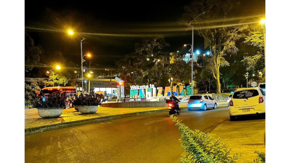 El accidente se presentó en el paso pompeyano sobre la vía entre el parque del Agua y la avenida del Centro de Manizales. Dos mujeres resultaron lesionadas. Una de ellas es fiscal. El accidente se presentó en el paso pompeyano sobre la vía entre el parque del Agua y la avenida del Centro de Manizales. Dos mujeres resultaron lesionadas. Una de ellas es fiscal.