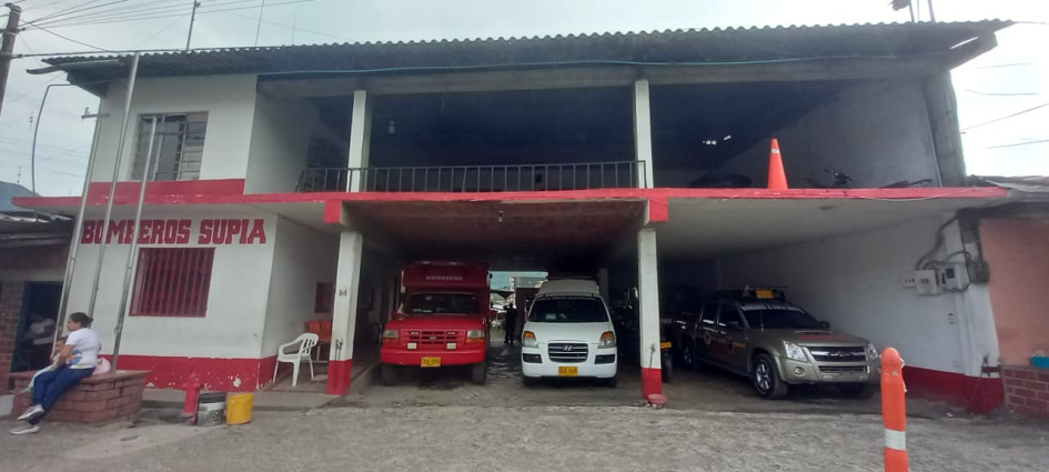 El Cuerpo de Bomberos sigue atendiendo emergencias, aunque con menos personal. Alega falta de recursos que les había prometido la Administración municipal. El Cuerpo de Bomberos sigue atendiendo emergencias, aunque con menos personal. Alega falta de recursos que les había prometido la Administración municipal.