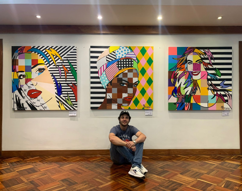 Obras de Bruno Ángel expuestas en el Club Manizales. Obras de Bruno Ángel expuestas en el Club Manizales.