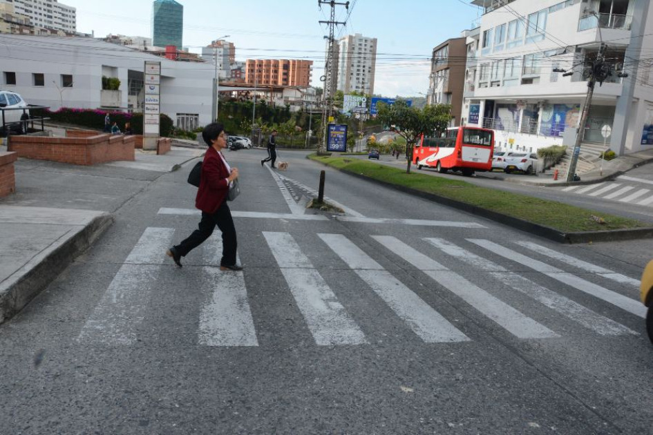 Foto | Freddy Arango | LA PATRIA Este es el cruce peatonal que los residentes exponen que es muy peligroso. Este es el cruce peatonal que los residentes exponen que es muy peligroso.