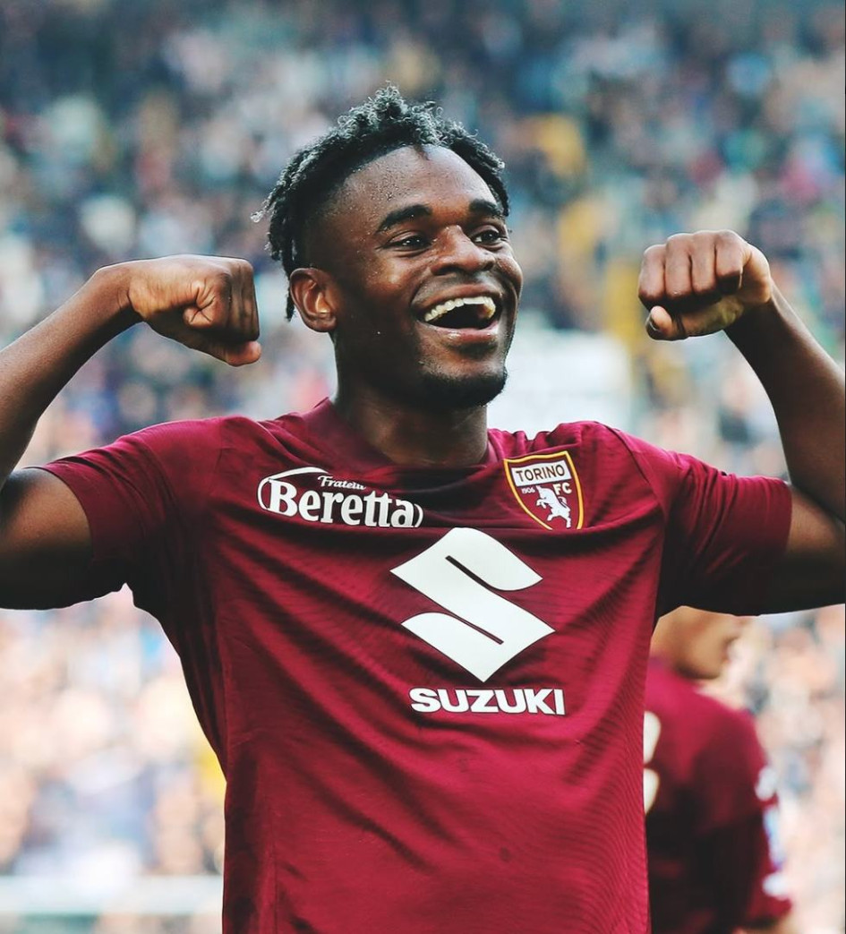 Duván Zapata, capitán del Torino. Duván Zapata, capitán del Torino.