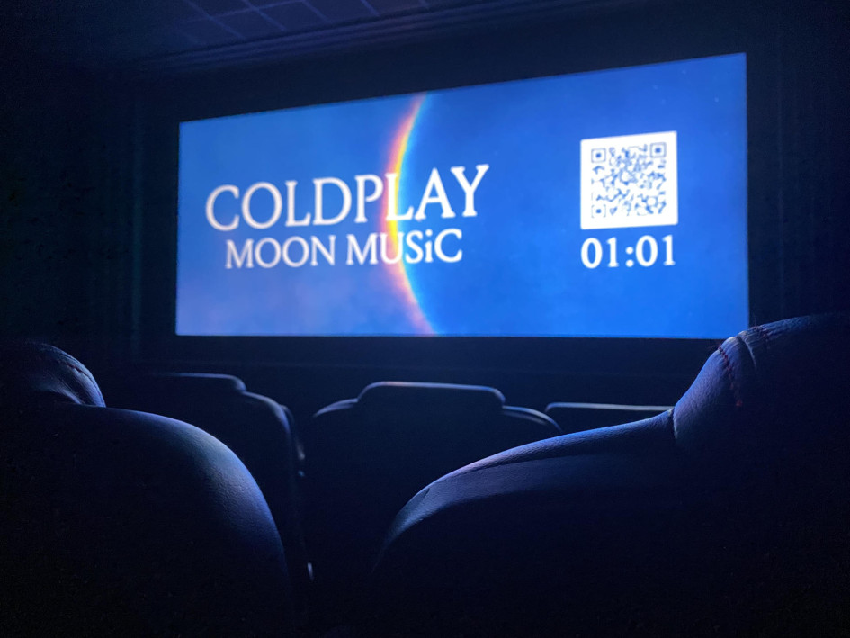 El estreno del nuevo álbum de Coldplay, como de película. El estreno del nuevo álbum de Coldplay, como de película.