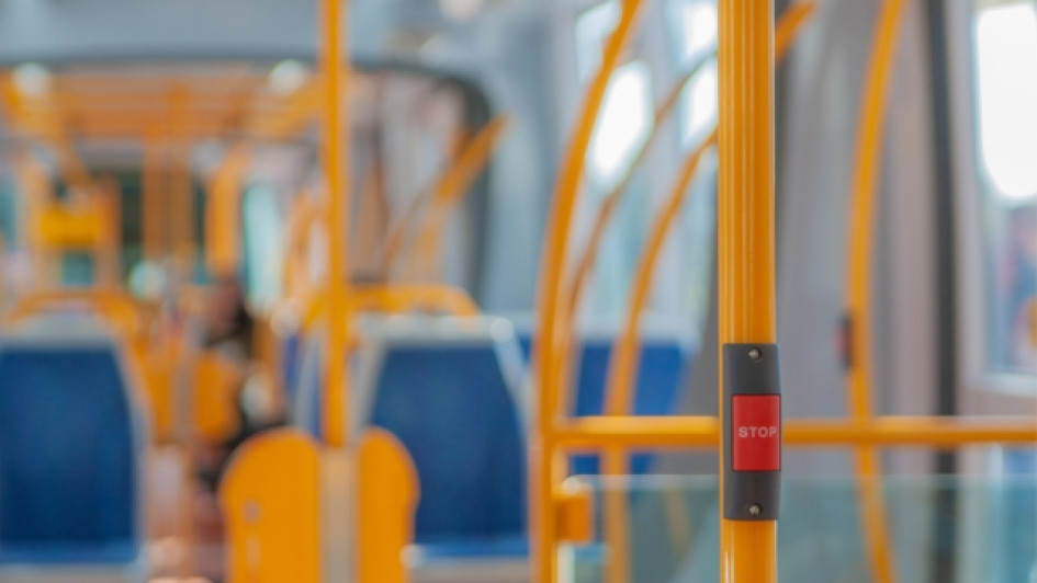 Cuanto-es-el-subsidio-de-transporte Interior de un bus urbano