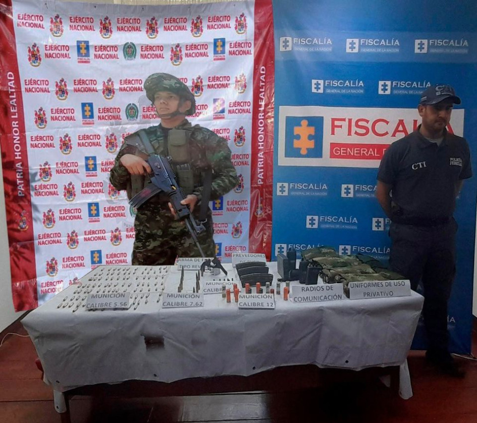 El Ejército y la Fiscalía lograron ubicar un depósito ilegal de armas en zona rural de Aguadas (Caldas). Pertenecerían al grupo delincuencial Los Mesa. El Ejército y la Fiscalía lograron ubicar un depósito ilegal de armas en zona rural de Aguadas (Caldas). Pertenecerían al grupo delincuencial Los Mesa.