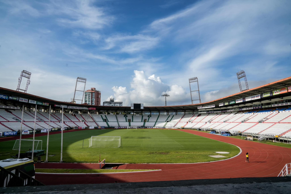 La Alcaldía de Manizales ya inició la ejecución de $2 mil 700 millones en el estadio Palogrande para remodelar y adecuar baños, zonas de comida, fachada y sillas. Los trabajos van hasta el 31 de diciembre de este 2024. Recorra las obras en curso. La Alcaldía de Manizales ya inició la ejecución de $2 mil 700 millones en el estadio Palogrande para remodelar y adecuar baños, zonas de comida, fachada y sillas. Los trabajos van hasta el 31 de diciembre de este 2024. Recorra las obras en curso.