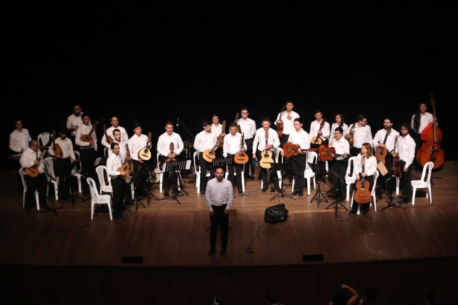 La Estudiantina del Eje Cafetero fue la segunda agrupación en presentarse en la apertura del cumpleaños de Manizales. La Estudiantina del Eje Cafetero fue la segunda agrupación en presentarse en la apertura del cumpleaños de Manizales.