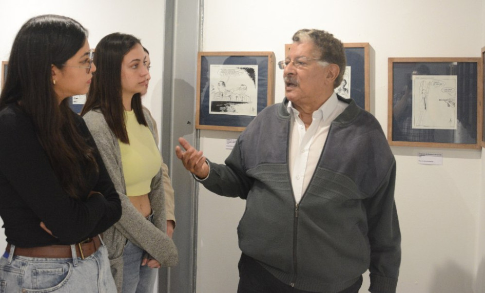Ari compartió ayer con los estudiantes de Periodismo de Opinión de la Escuela de Comunicación de la Universidad de Manizales. Ari compartió ayer con los estudiantes de Periodismo de Opinión de la Escuela de Comunicación de la Universidad de Manizales.
