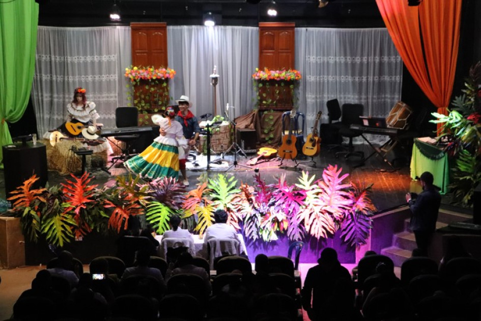 En los intermedios por cambio de categoría se presentaron danzas folclóricas colombianas a cargo de la Casa de La Cultura Miguel Ángel Aristizábal Carvajal. En los intermedios por cambio de categoría se presentaron danzas folclóricas colombianas a cargo de la Casa de La Cultura Miguel Ángel Aristizábal Carvajal.