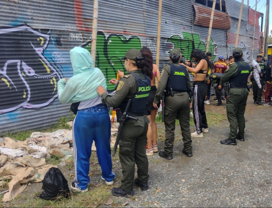 Alrededor de 40 aficionados del Deportes Tolima fueron expulsados de la capital risaraldense Alrededor de 40 aficionados del Deportes Tolima fueron expulsados de la capital risaraldense