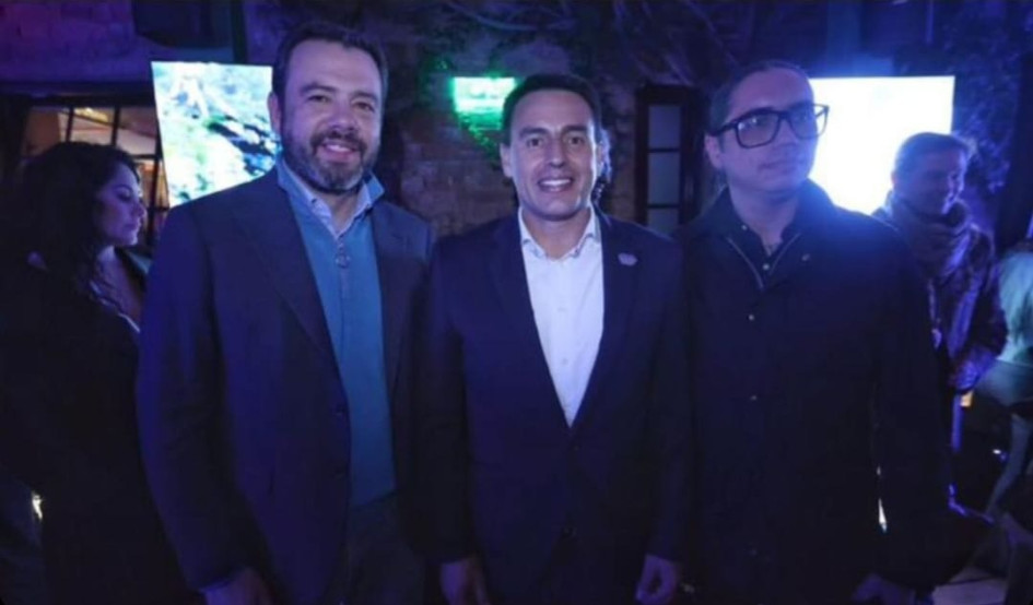 El alcalde de Bogotá, Carlos Fernando Galán; el alcalde de Manizales, Jorge Eduardo Rojas y el representante a la Cámara, Juan Sebastián Gómez durante la presentación en la capital. El alcalde de Bogotá, Carlos Fernando Galán; el alcalde de Manizales, Jorge Eduardo Rojas y el representante a la Cámara, Juan Sebastián Gómez durante la presentación en la capital.