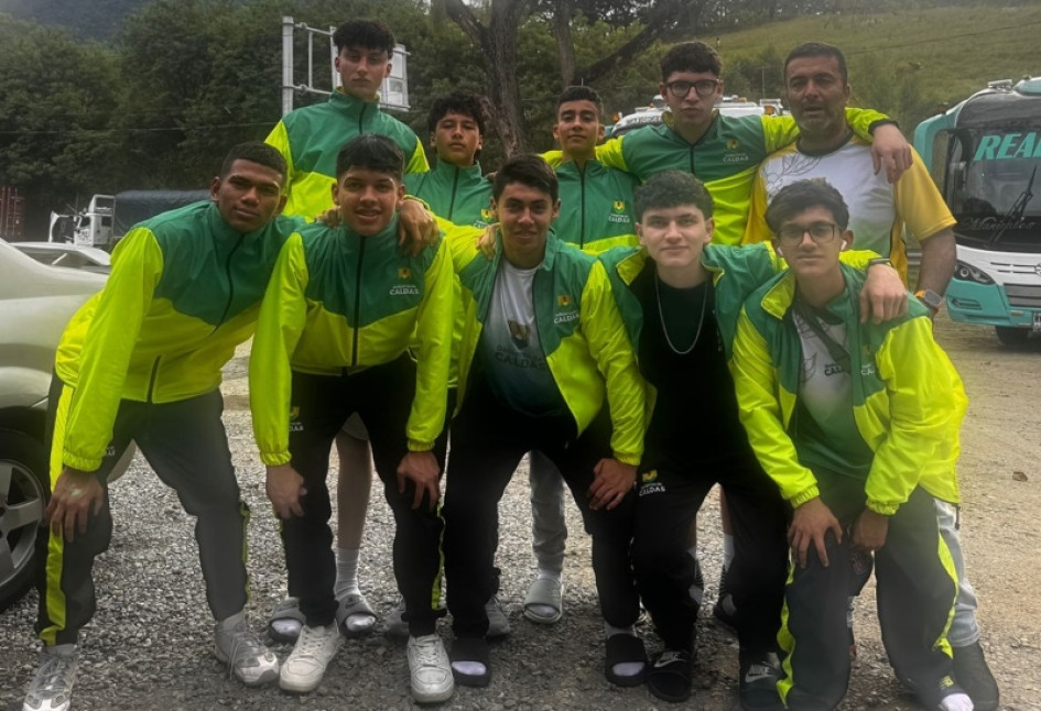 El equipo de baloncesto del Instituto Universitario.