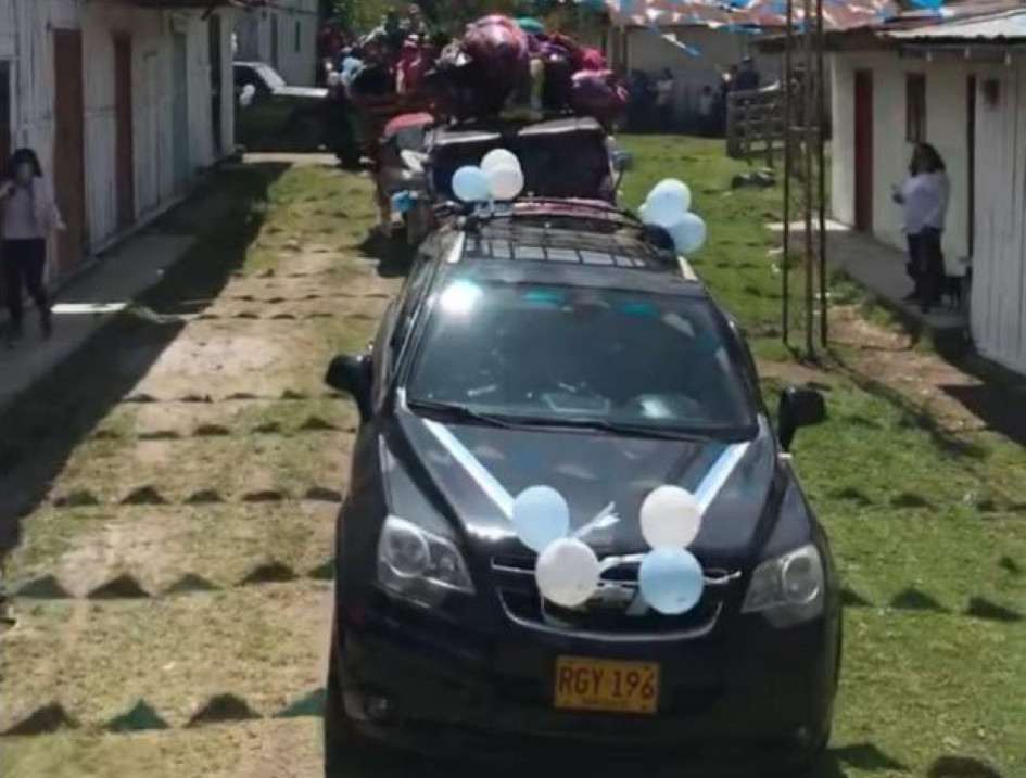 Las caravanas de carros hacia El Brasil estaban cargadas de mercados y víveres para la fiesta. En cerca de una hora puede estar en El Brasil, antes el trayecto se demoraba tres horas a pie y una y media a caballo. Foto I Cortesía comunidad para LA PATRIA Las caravanas de carros hacia El Brasil estaban cargadas de mercados y víveres para la fiesta. En cerca de una hora puede estar en El Brasil, antes el trayecto se demoraba tres horas a pie y una y media a caballo.