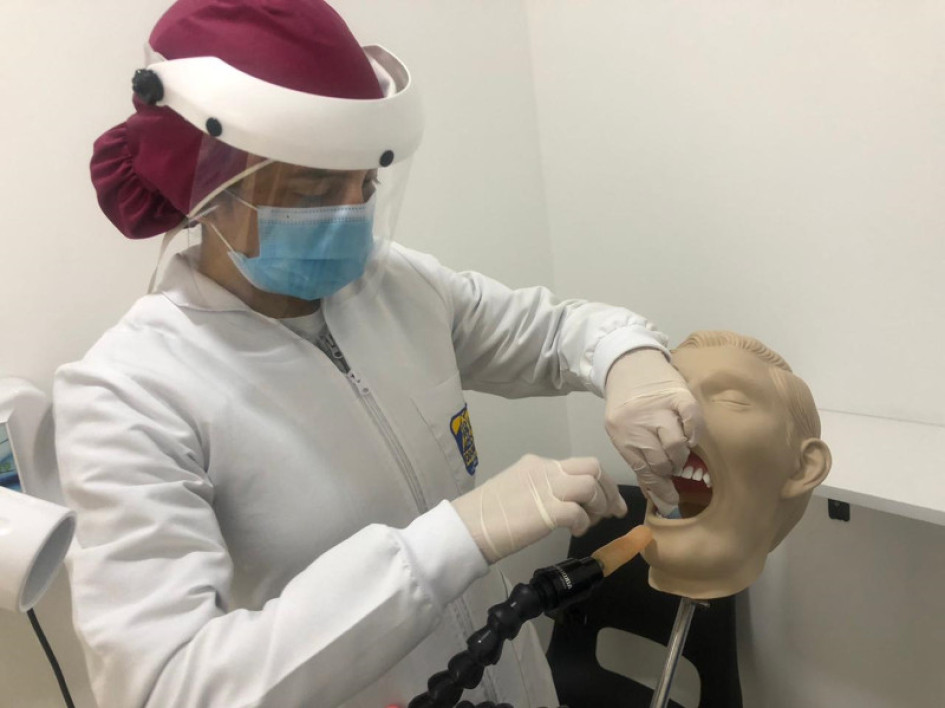 Los estudiantes de odontología cuentan con ambientes mediados por simulación. Los estudiantes de odontología cuentan con ambientes mediados por simulación.