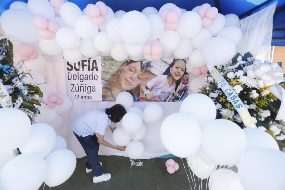 Personas se reunieron este viernes en la casa en donde vivía Sofía Delgado, niña de 12 años asesinada. Personas se reunieron este viernes en la casa en donde vivía Sofía Delgado, niña de 12 años asesinada.