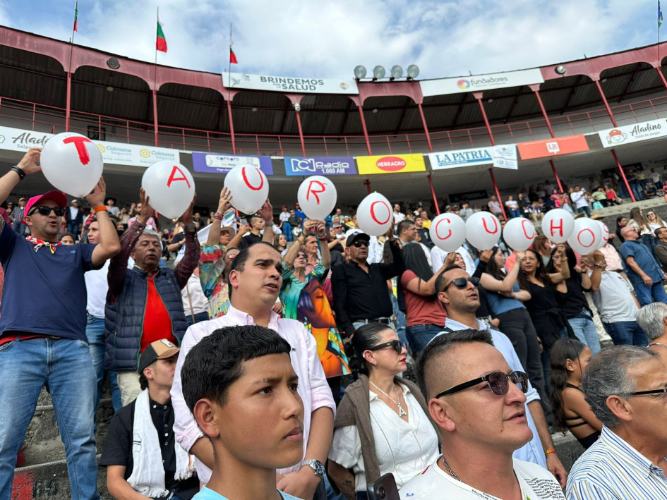En la Plaza de Toros de Manizales ya no solo está el reconocido tendido Taurojoven, sino también Taurocucho, que alude a los taurinos de mayor edad que asisten a la Plaza. En la Plaza de Toros de Manizales ya no solo está el reconocido tendido Taurojoven, sino también Taurocucho, que alude a los taurinos de mayor edad que asisten a la Plaza.