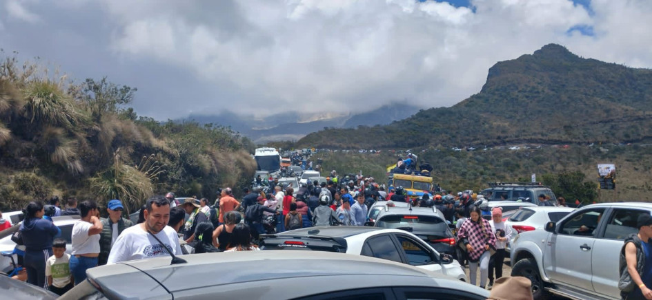 Esta foto corresponde al Domingo de Ramos de este 2024, en marzo. Cientos de vehículos transitaron por la vía entre Manizales y Murillo y colapsaron el tráfico. Además, se denunciaron malos comportamientos ambientales de los turistas. Esta foto corresponde al Domingo de Ramos de este 2024, en marzo. Cientos de vehículos transitaron por la vía entre Manizales y Murillo y colapsaron el tráfico. Además, se denunciaron malos comportamientos ambientales de los turistas.