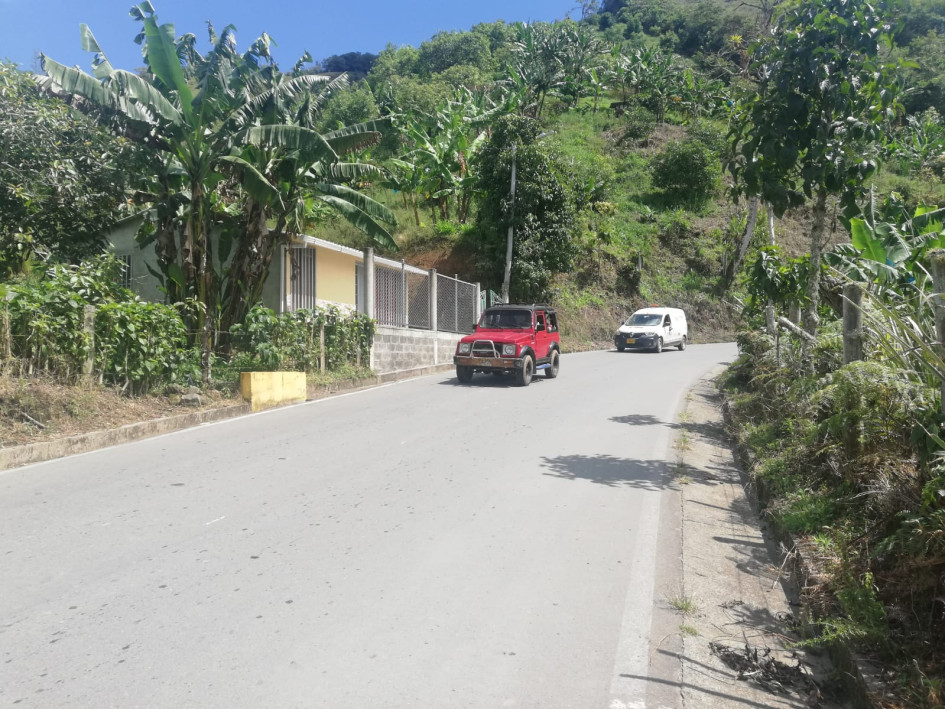 En su mayoría, son carros pequeños los que utilizan la vía entre Riosucio (Caldas) y Jardín (Antioquia). Conductores de vehículos pesados no se arriesgan a tomar esta ruta, que está en su mayoría sin pavimentar. Así mismo está la vía Supía-Caramanta. En su mayoría, son carros pequeños los que utilizan la vía entre Riosucio (Caldas) y Jardín (Antioquia). Conductores de vehículos pesados no se arriesgan a tomar esta ruta, que está en su mayoría sin pavimentar. Así mismo está la vía Supía-Caramanta.