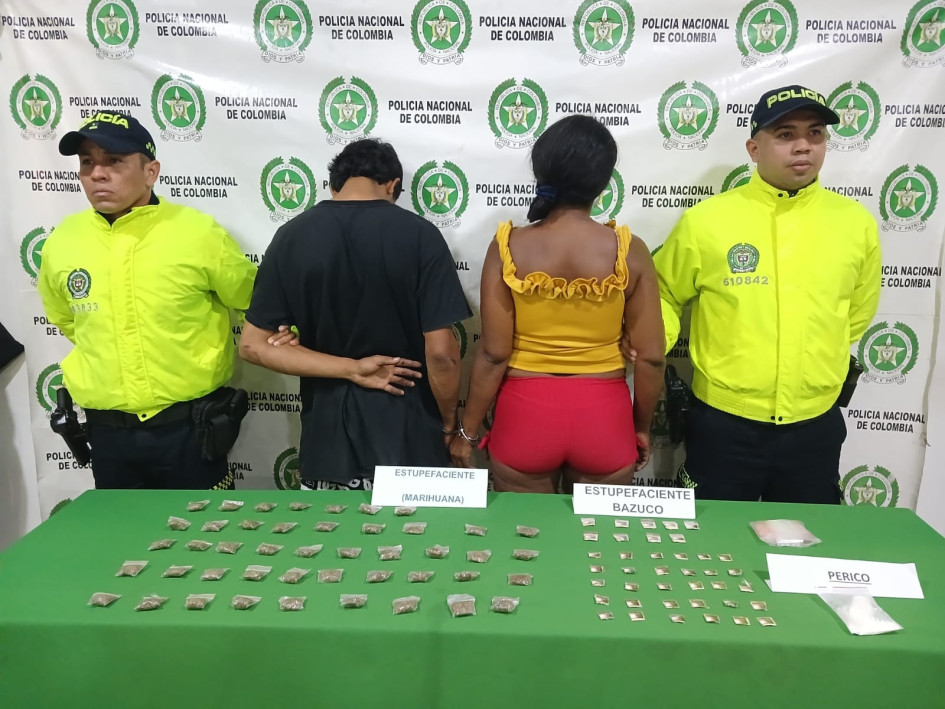 A los dos capturados les hallaron estupefacientes y serían encargados de lanzar droga a la cárcel Doña Juana. A los dos capturados les hallaron estupefacientes y serían encargados de lanzar droga a la cárcel Doña Juana.