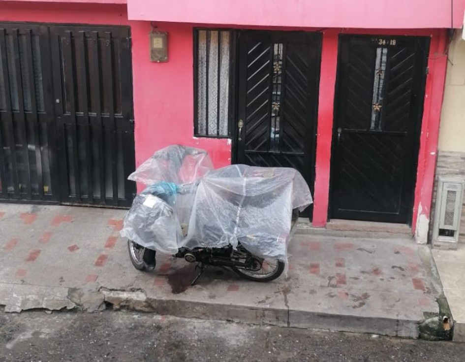 Esta es la motocicleta que, según vecinos, estacionan en el sector las 24 horas del día y afecta la movilidad. Esta es la motocicleta que, según vecinos, estacionan en el sector las 24 horas del día y afecta la movilidad.