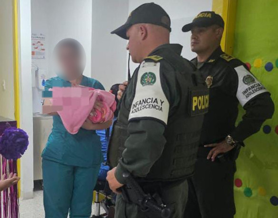 Los padres pretendían llevarse a la bebé sin alta médica y la sacaron dentro de una maleta en Manizales. Los padres pretendían llevarse a la bebé sin alta médica y la sacaron dentro de una maleta en Manizales.