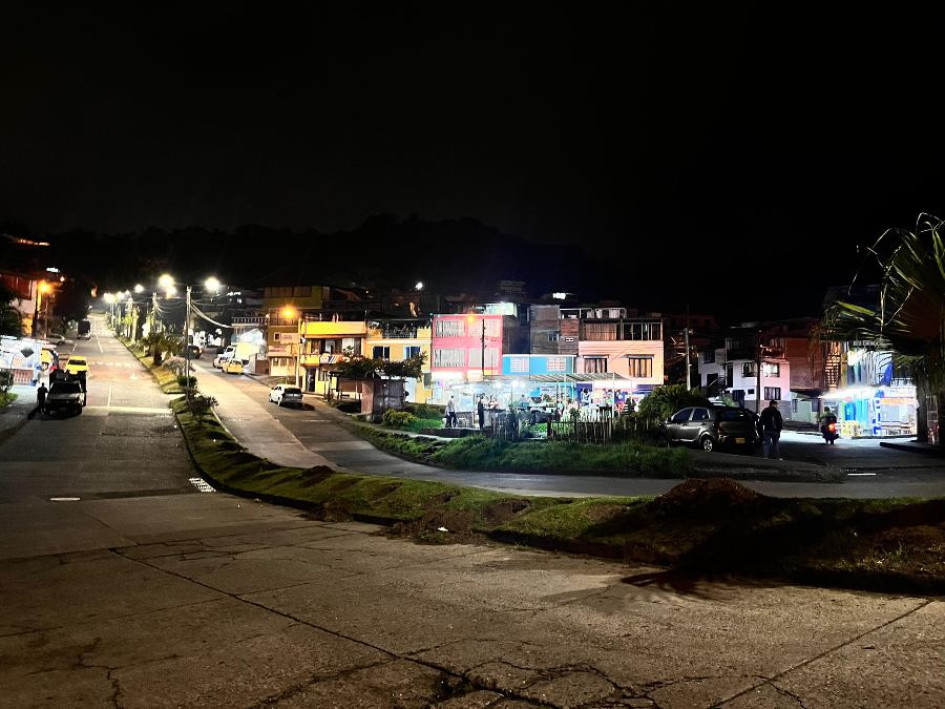 Esta es la zona de la avenida entre los barrios El Caribe y San Cayetano, de Manizales, que les causa temor a los residentes por su oscuridad. Esta es la zona de la avenida entre los barrios El Caribe y San Cayetano, de Manizales, que les causa temor a los residentes por su oscuridad.