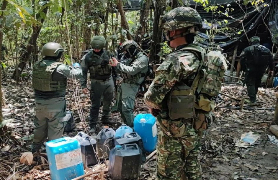 Destruyen en Putumayo, un laboratorio en el que había cerca de 800 kilos de cocaína, que pertenecía a los paramilitares 'Comandos de la Frontera' Destruyen en Putumayo, un laboratorio en el que había cerca de 800 kilos de cocaína, que pertenecía a los paramilitares 'Comandos de la Frontera'