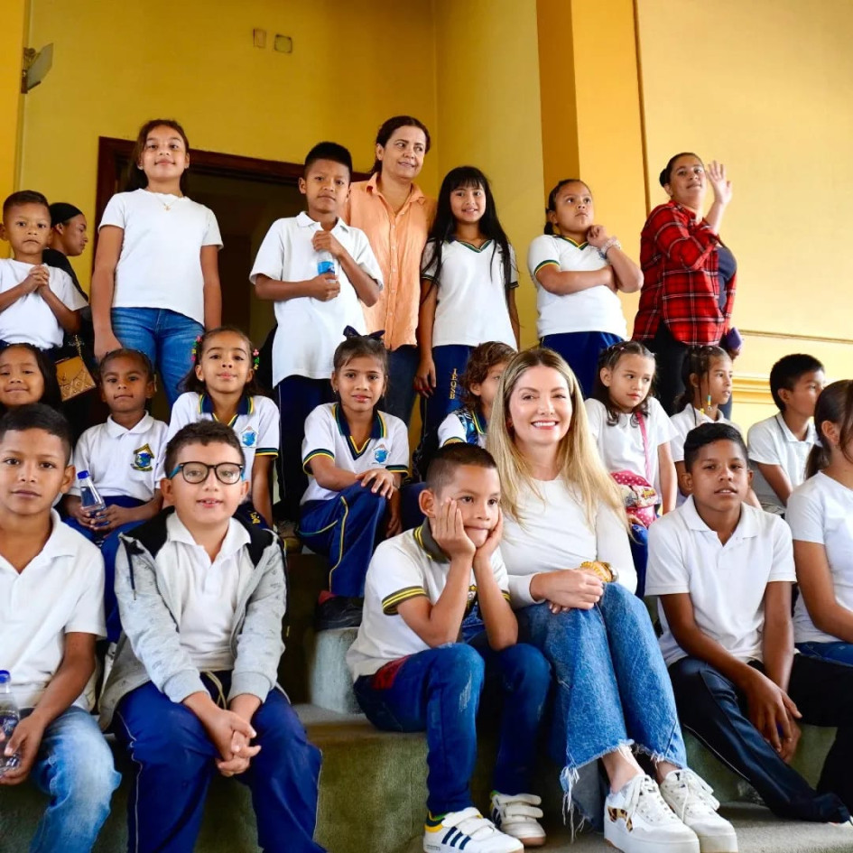 En compañía de la secretaria Sandra Patricia Álvarez Castro hicieron un recorrido por puntos destacados de la ciudad. En compañía de la secretaria Sandra Patricia Álvarez Castro hicieron un recorrido por puntos destacados de la ciudad.