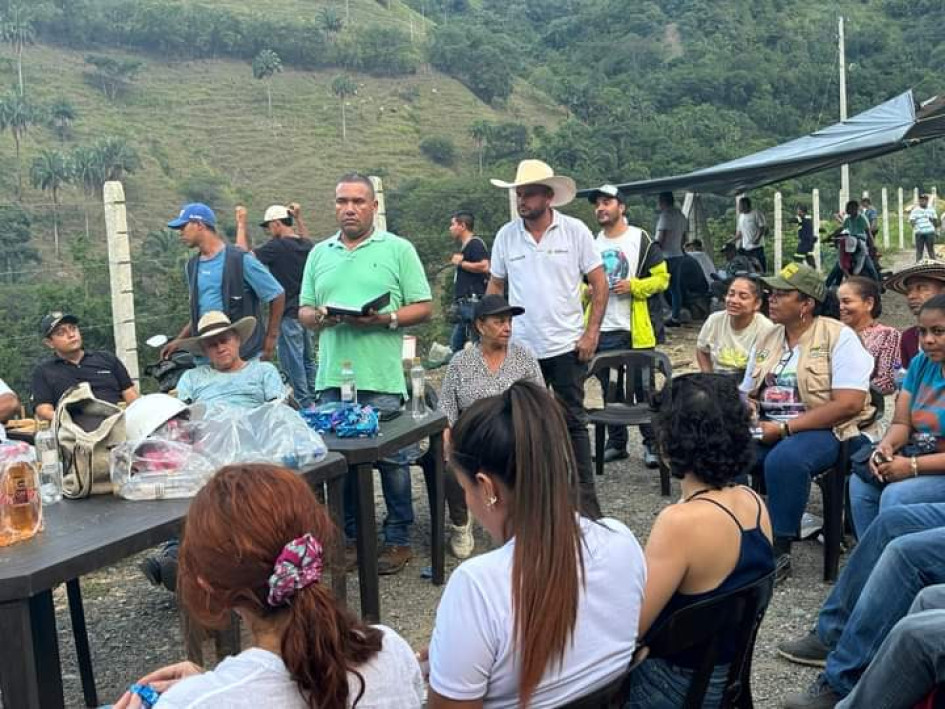 El diálogo entre mineros y Gobierno nacional comenzó este viernes y continúa este sábado en Marmato. El diálogo entre mineros y Gobierno nacional comenzó este viernes y continúa este sábado en Marmato.