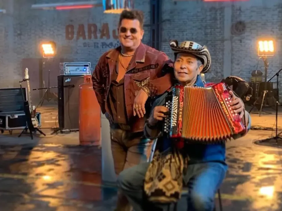 Carlos Vives con su acordeonero Egidio Cuadrado, quien falleció este lunes.