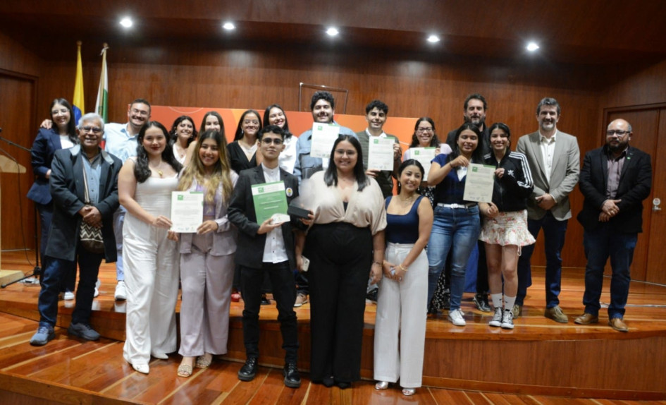Premio Nacional de Periodismo Escrito Universitario Orlando Sierra Hernández Premio Nacional de Periodismo Escrito Universitario Orlando Sierra Hernández