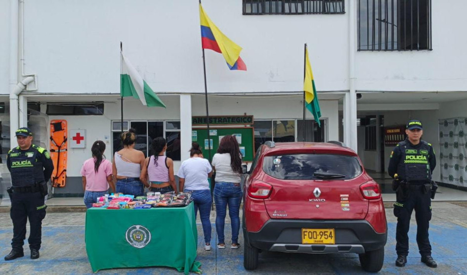 Las capturadas llegaron desde Pereira a hurtar los productos. Las capturadas llegaron desde Pereira a hurtar los productos.
