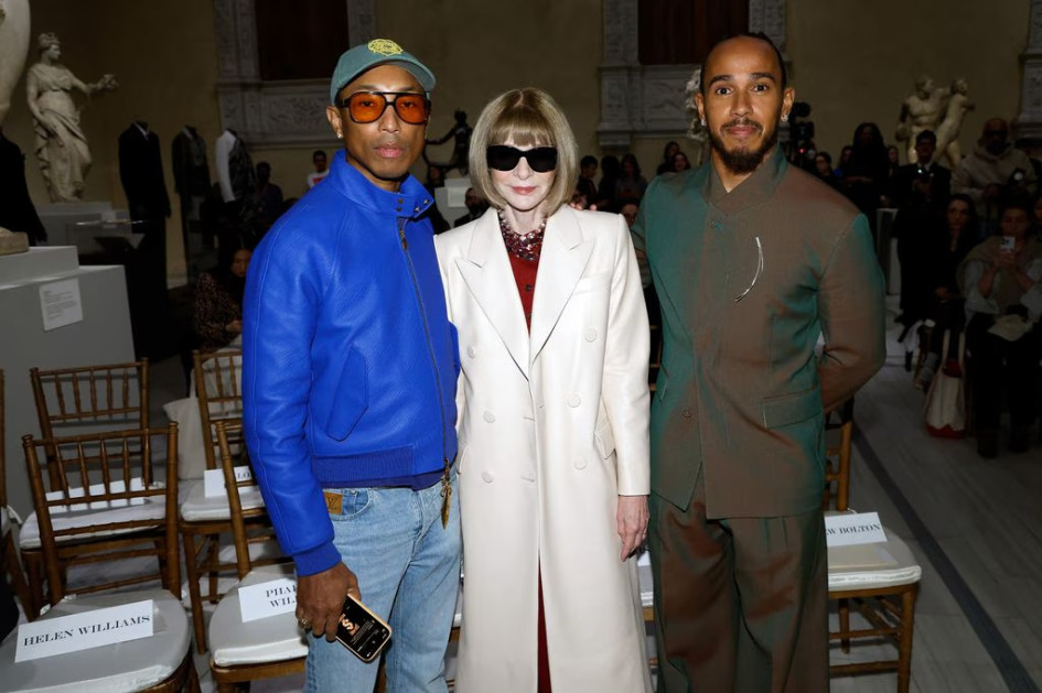 Pharrell Williams, Anna Wintour y Lewis Hamilton. La jefa de redacción de Vogue Anna Wintour estará acompañada del cantante y diseñador Pharrell Williams, el piloto de Fórmula 1 Lewis Hamilton.