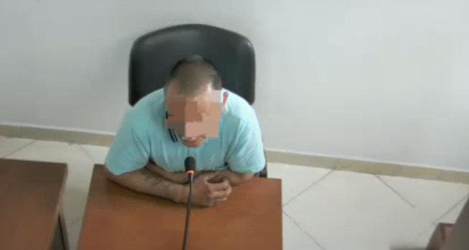 Elías, en la audiencia. Le devolverán la retroexcavadora. Elías, en la audiencia. Le devolverán la retroexcavadora.