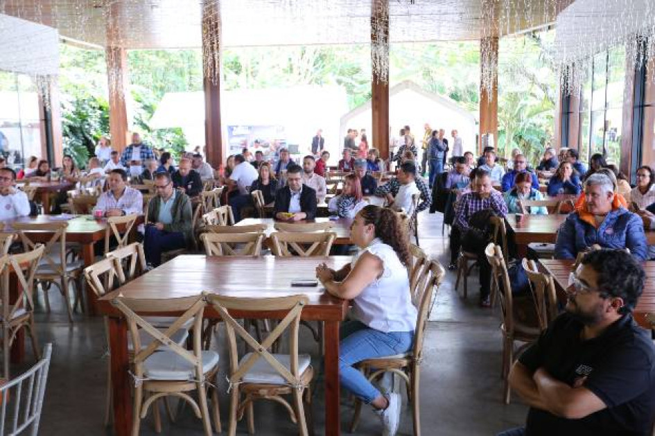 Fotos I Luis Fernando Trejos I LA PATRIA Rectores de colegios públicos de municipios de Caldas se reunieron ayer en la hacienda Lindaraja, cerca del barrio Palonegro, en Manizales. Fotos I Luis Fernando Trejos I LA PATRIA Rectores de colegios públicos de municipios de Caldas se reunieron ayer en la hacienda Lindaraja, cerca del barrio Palonegro, en Manizales.