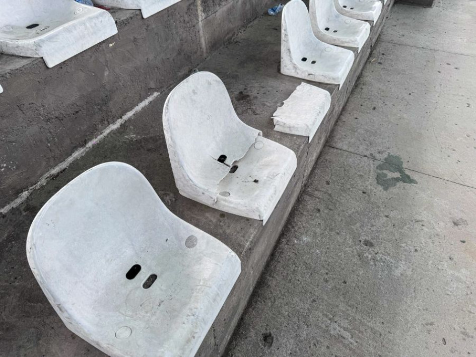 En el estadio de Pácora robaron y dañaron silletería. La comunidad pide cultura ciudadana y reparaciones.