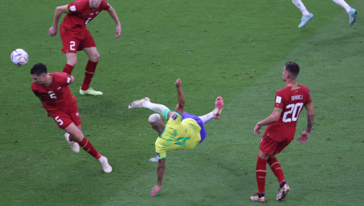 Brasil demuestra su poderío en el debut mundialista