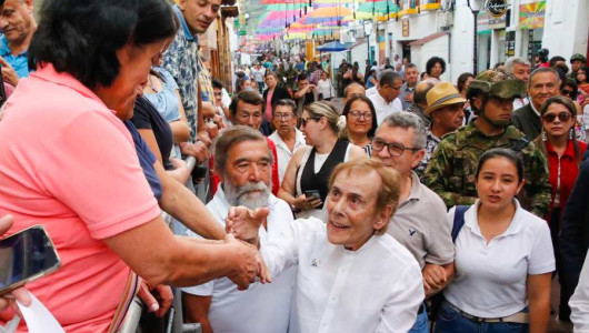 ¡Bienvenido, maestro! David Manzur regresó a su natal Neira (Caldas) después de 18 años