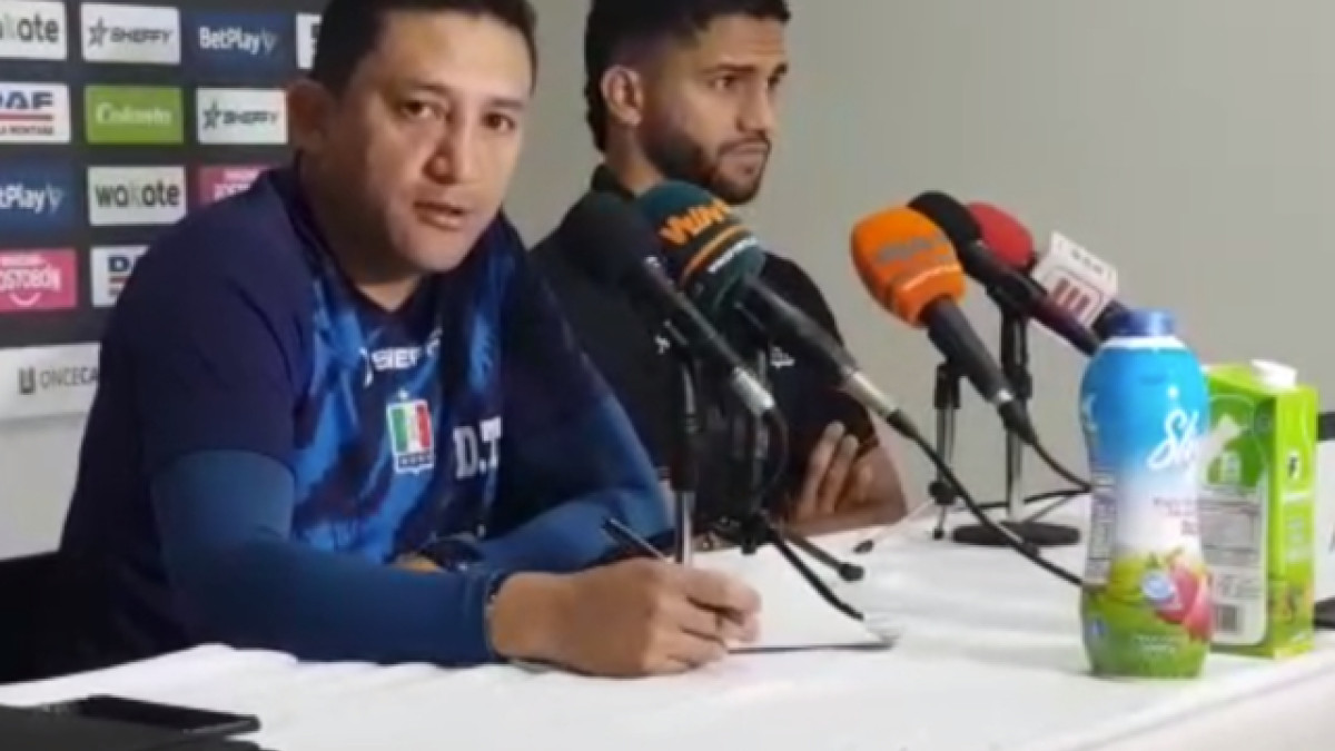 Diego Corredor y Alejandro Artunduaga, técnico y jugador del Once Caldas. 